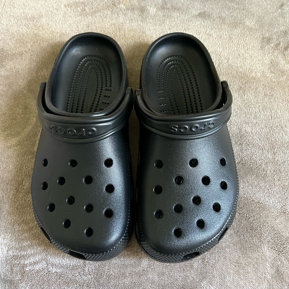 Black Classic Clog Crocs - Picture 4 of 7